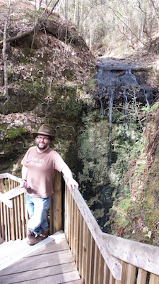 There be a sinkhole behind me!